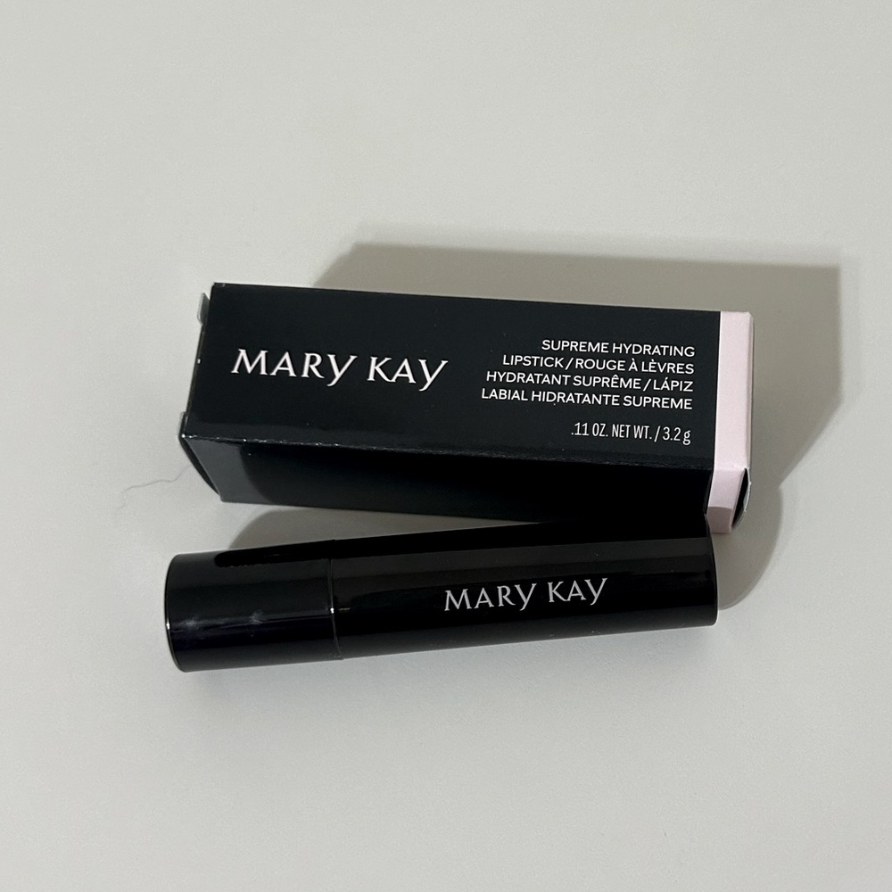 Mary Kay Supreme Hydrating Lipstick Rockstar Red NIB